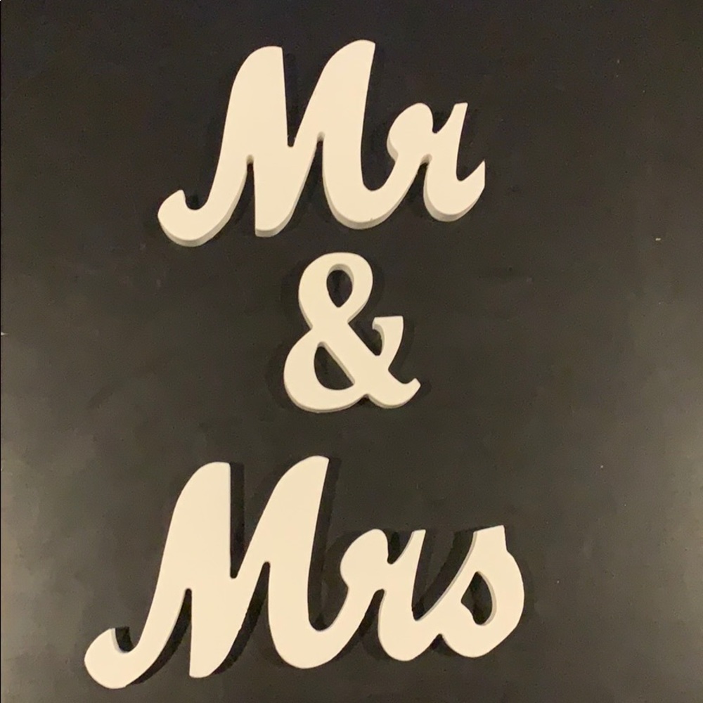 Wooden mr & mrs decoration